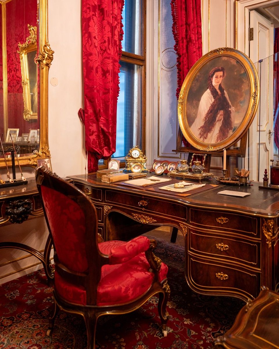 sisi_museum's tweet photo. 👑 #HistoryDive: He gave thousands of audiences at the #Hofburg, yet behind palace doors, #Emperor #FranzJoseph opted for simplicity whenever he could. In his study however, Franz Joseph kept artistic #masterworks of #Sisi, painted by Franz Xaver #Winterhalter, close.
📷 © SKB https://t.co/OVjAGu7N77