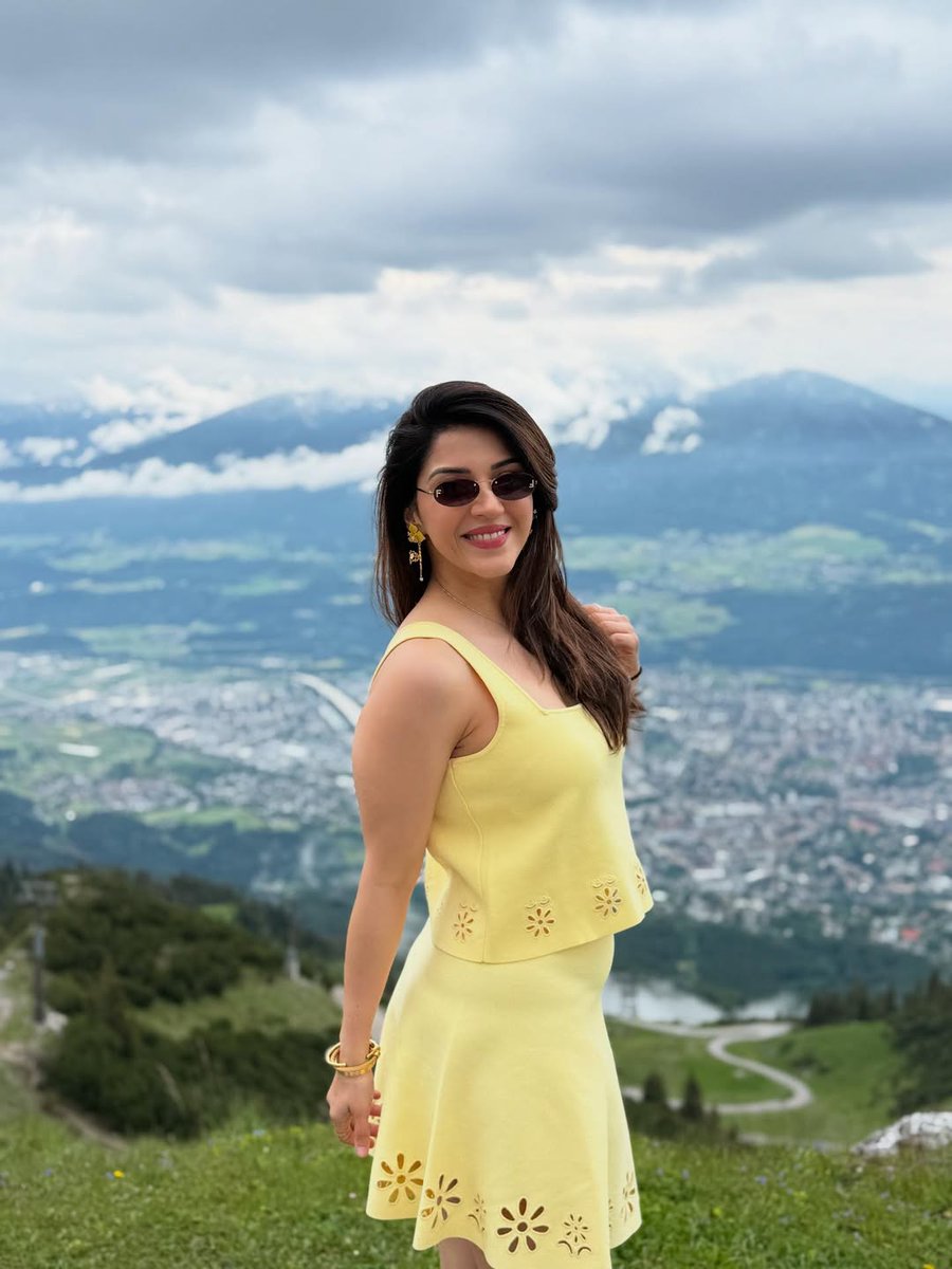 Mehreen Pirzada 🤩💛