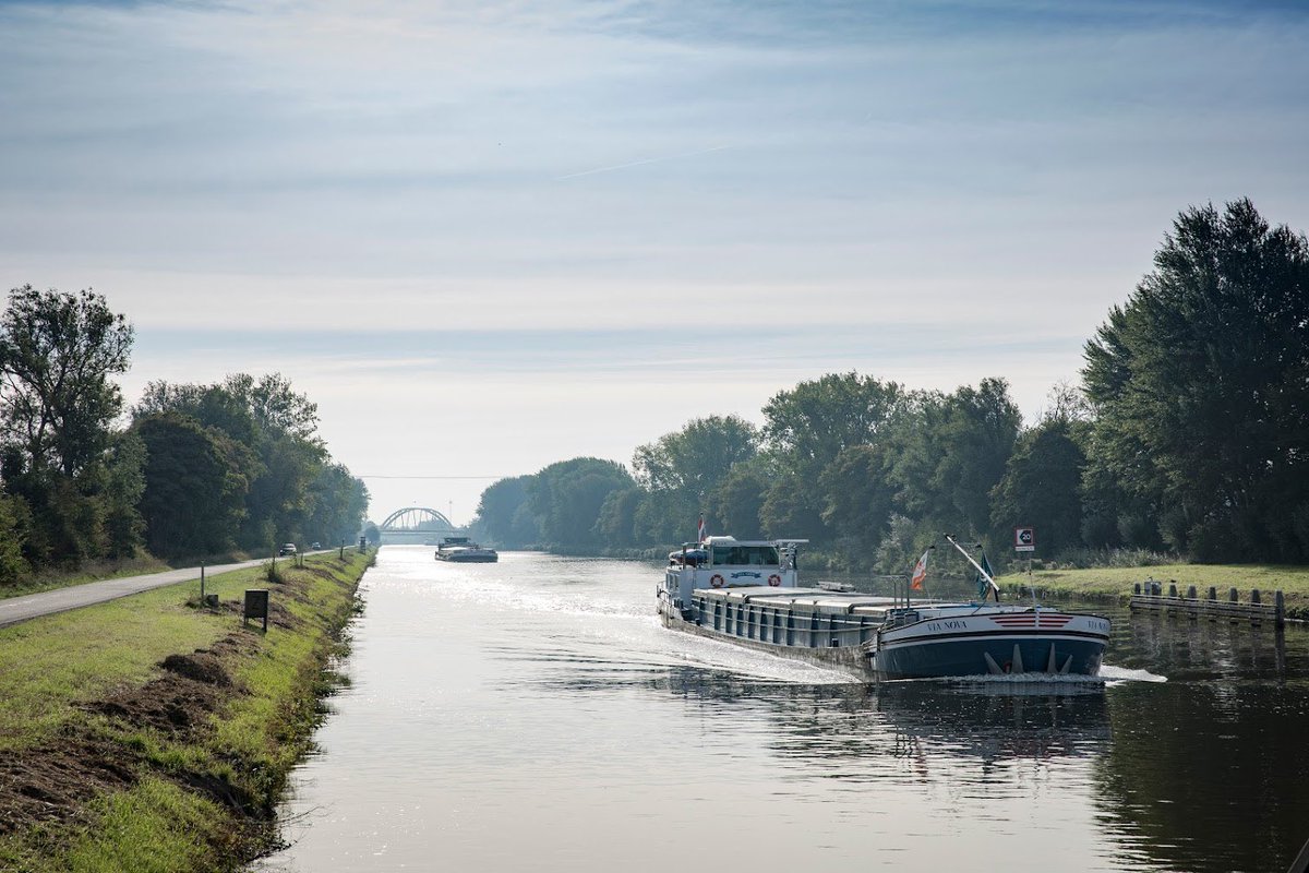 De aannemer die de eerste fase van de renovatie van de #HLD gaat uitvoeren is bekend. Wat gaan we doen? We vernieuwen oevers en afmeervoorzieningen en plaatsen nieuwe geleidewerken. Lees er meer over in ons nieuwsbericht👉 rijkswaterstaat.nl/nieuws/archief…