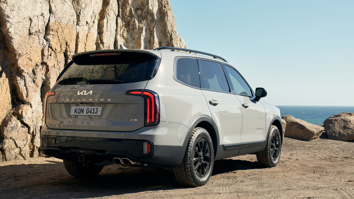 Nature doesn't move for anyone.
Except maybe the Telluride. 

#Kia #Telluride #MovementThatInspires