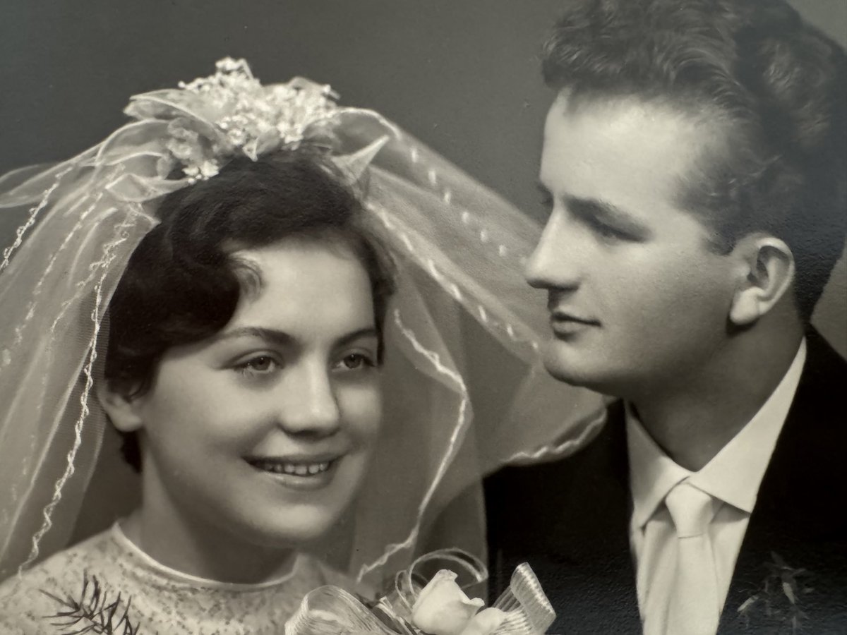 Przez ostatnich 8 dni z całych sił walczyłam o mojego Tatę. Tata dziś zmarł. Jest już razem z moją Mamą, nie widzieli się 33 lata. 
 Dziękuję wszystkim dobrym ludziom za pomoc i wsparcie - w ostatnich dniach i teraz. 
Bardzo trudno w wieku 46 lat powiedzieć sobie: „nie mam już