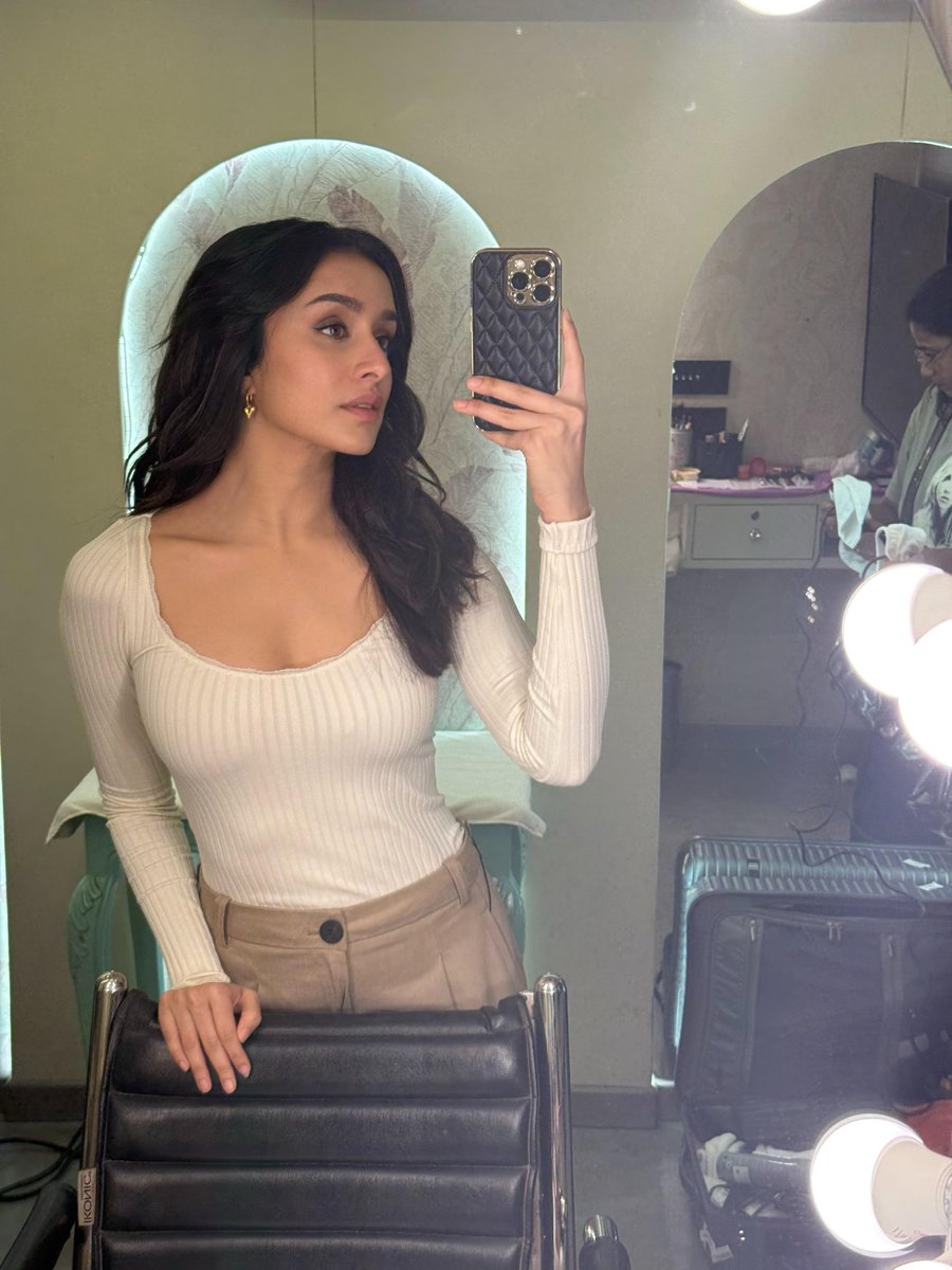 Shraddhaphonix's tweet photo. SHRADDHA KAPOOR MIRROR SELFIES COLLECTION 2
#ShraddhaKapoor https://t.co/rX4DBRIo1S