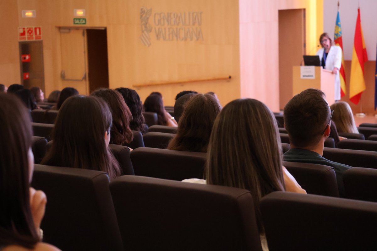 IIS La Fe (@iislafe) on Twitter photo 🏥 El #IISLaFe ha dado la bienvenida a los 145 nuevos residentes del <a href="/HospitalLaFe/">HospitalLaFe</a>
🔬 La directora científica, Pilar Nos, ha animado a los nuevos MIR, FIR, PIR, RFIR y EIR a iniciar esta etapa pensado también en la investigación biomédica
#SomosLaFe 🏥 El #IISLaFe ha dado la bienvenida a los 145 nuevos residentes del <a href="/HospitalLaFe/">HospitalLaFe</a>
🔬 La directora científica, Pilar Nos, ha animado a los nuevos MIR, FIR, PIR, RFIR y EIR a iniciar esta etapa pensado también en la investigación biomédica
#SomosLaFe