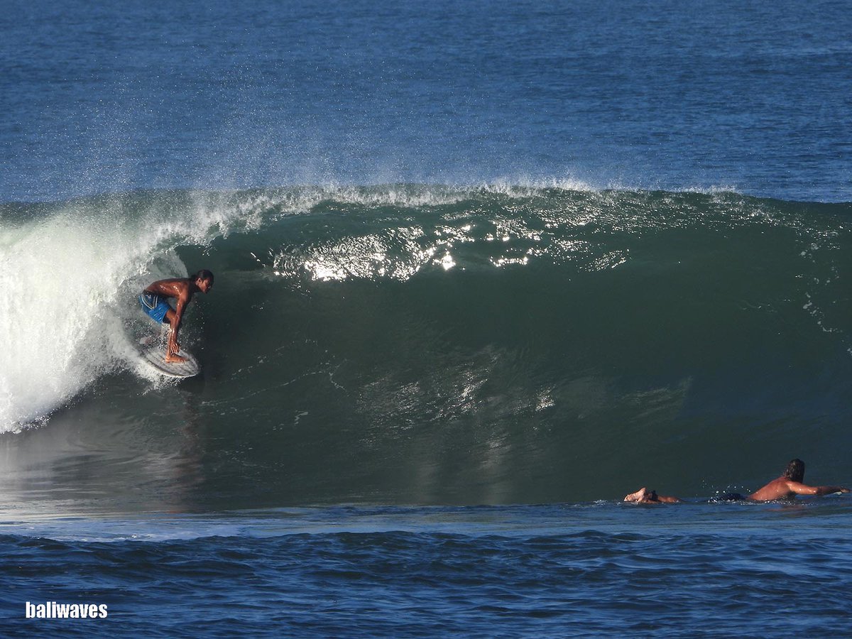 Baliwaves's tweet photo. 4ft and firing at #Canggu this morning. The river mouth and sandbar stacked with talent — Kian Martin and Darma Wisesa among them. Clean surf continues 🌊 #baliwaves https://t.co/lNmbjvwiTh