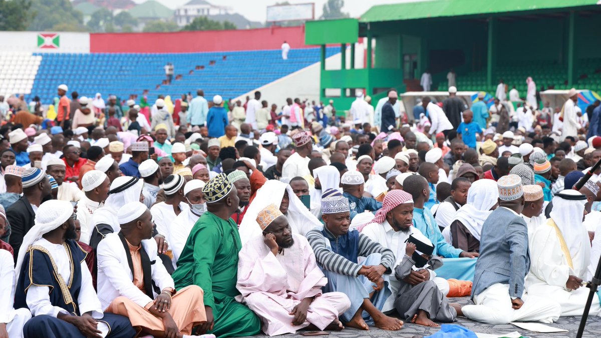 LeRenouveauBdi's tweet photo. Les cérémonies ont été rehaussées par la présence du secrétaire général du parti au pouvoir, @R_Ndikuriyo, le représentant de la Communauté Islamique du Burundi (#Comibu), Cheikh Salum Nayababo et le gouverneur de province @Gitega, Venant Manirambona. https://t.co/QlBqNX4vpr
