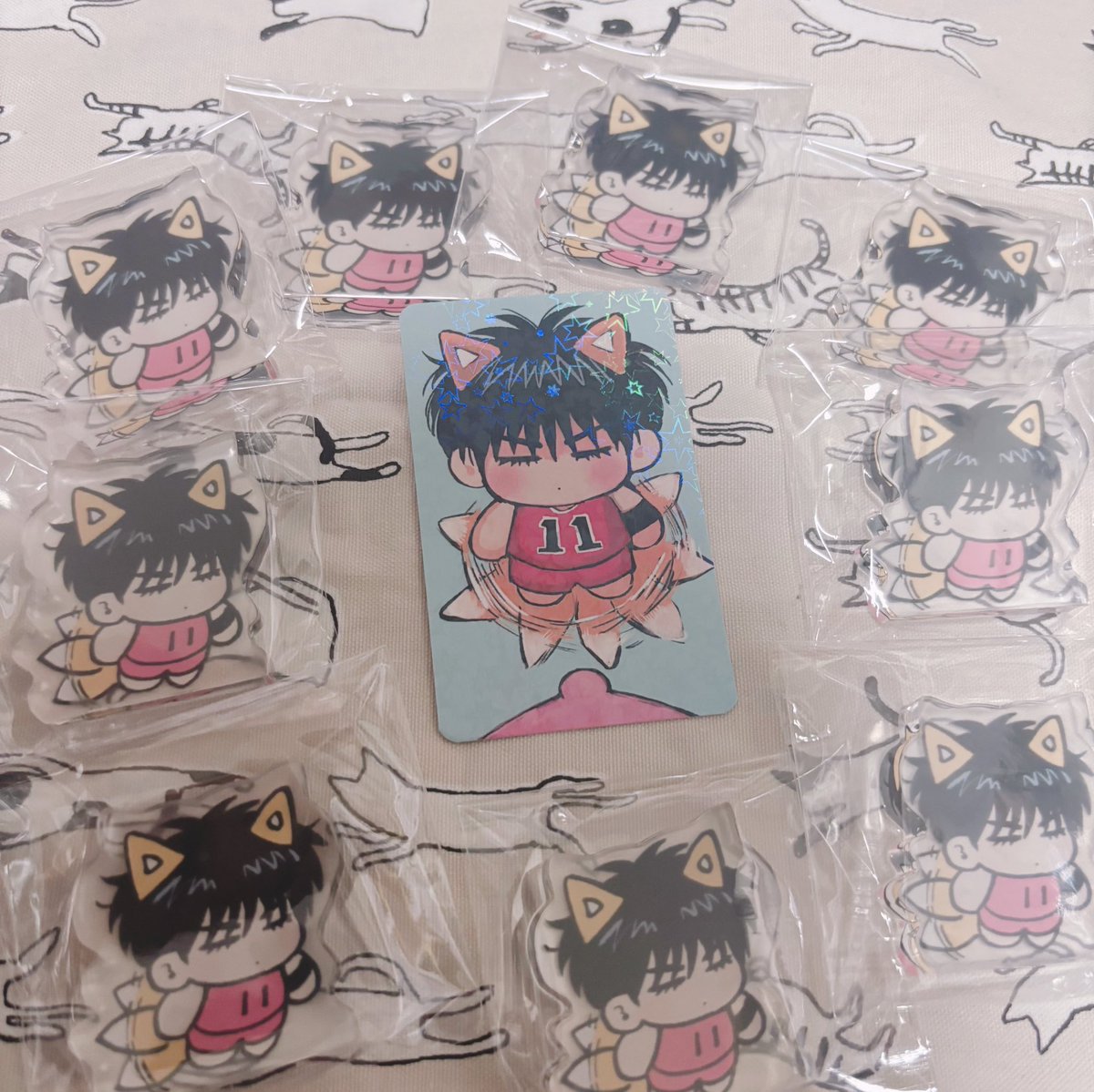 GoGo_nkrs's tweet photo. アクスタにつけるトレカ来た❗️ リバーシブル https://t.co/Y5YXXe0Fvc