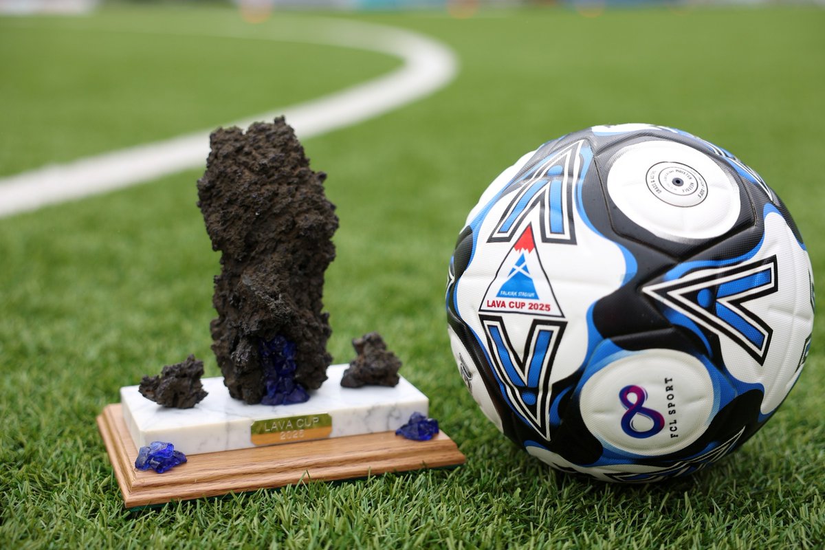 Stefán Hrafn Hagalín (@stefanhagalin) on Twitter photo Í lok maí fór fram fótboltamótið Lava Cup í Skotlandi, sem <a href="/marcboal/">Icelandic Football UK</a> heldur árlega í samstarfi við oldboys <a href="/throtturrvk/">Þróttur</a> (40+). Að þessu sinni öttu kappi yfir 20 lið frá 9 löndum. Tæplega 40 Þróttarar mættu til Skotlands í ár og spiluðu víða í ferðinni.
fotbolti.net/news/06-06-202… Í lok maí fór fram fótboltamótið Lava Cup í Skotlandi, sem <a href="/marcboal/">Icelandic Football UK</a> heldur árlega í samstarfi við oldboys <a href="/throtturrvk/">Þróttur</a> (40+). Að þessu sinni öttu kappi yfir 20 lið frá 9 löndum. Tæplega 40 Þróttarar mættu til Skotlands í ár og spiluðu víða í ferðinni.
fotbolti.net/news/06-06-202…