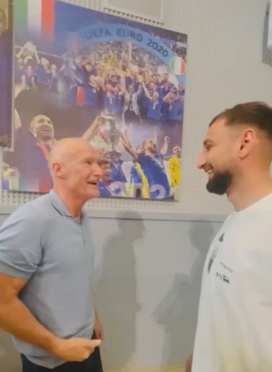 Har jeg krympet, eller er keeperne mye større nå 😅??
Uansett, denne mannen må overlistes i kveld. 
Se Norge mot Donnarumma fra kl 19.30 på TV 2.