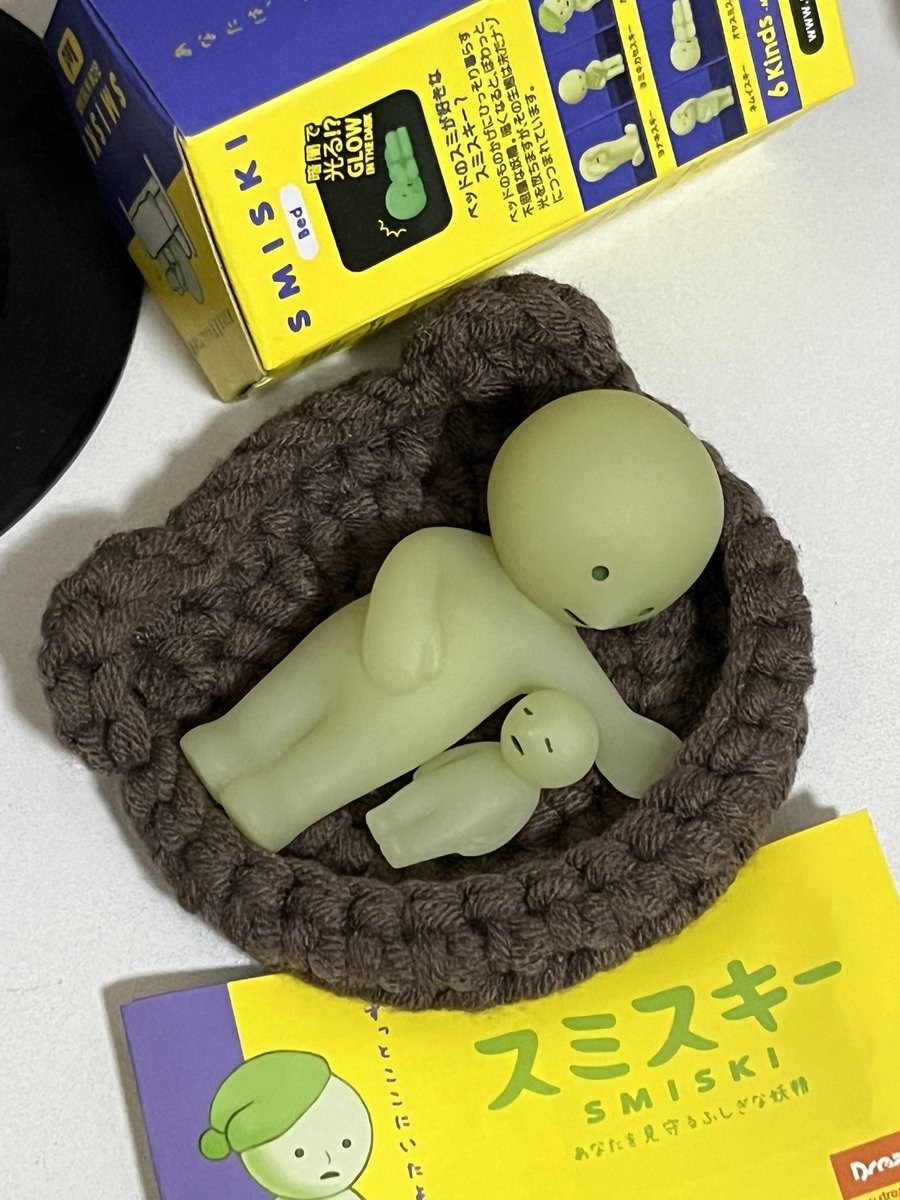 💤: smiski bed series (cuddle/co-sleeping)  #remmarket

✧ ₱ 380 + sf 
✧ no rush shipping 
✧ has discoloration 
✧ with bnf
✧ 7/10 condi 

t. wts lfb smiski ph