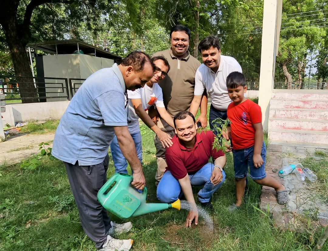 Ek Nayi Asha (@eknayiashagkp) on Twitter photo #विश्व_पर्यावरण_दिवस के अवसर पर संस्था द्वारा #गोरखपुरविश्वविद्यालय परिसर स्थित शहीद स्तंभ के पास #वृक्षारोपण किया गया जिसमें मुख्य अतिथि के रूप में प्रो अजय शुक्ला जी की गरिमामयी उपस्थिति रही
<a href="/DDUGU_Official/">Deen Dayal Upadhyaya Gorakhpur University</a>
#WorldEnvironmentDay
#plantation #save_earth #विश्व_पर्यावरण_दिवस के अवसर पर संस्था द्वारा #गोरखपुरविश्वविद्यालय परिसर स्थित शहीद स्तंभ के पास #वृक्षारोपण किया गया जिसमें मुख्य अतिथि के रूप में प्रो अजय शुक्ला जी की गरिमामयी उपस्थिति रही
<a href="/DDUGU_Official/">Deen Dayal Upadhyaya Gorakhpur University</a>
#WorldEnvironmentDay
#plantation #save_earth