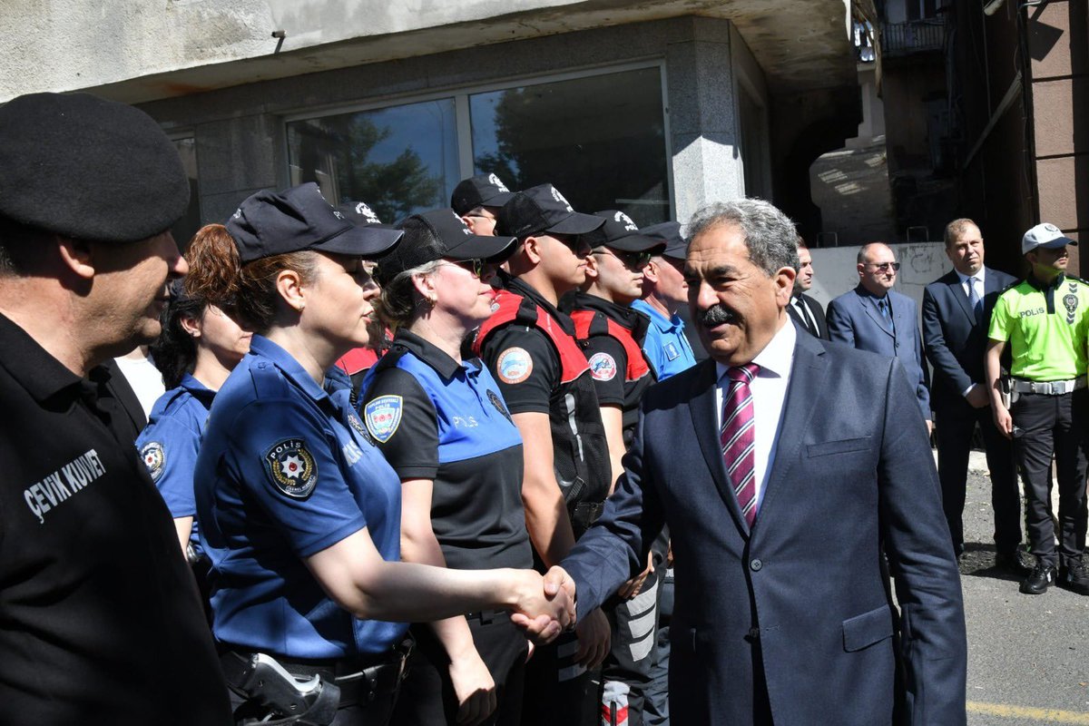 Kurban Bayramı münasebetiyle Vali Vekili/Kaymakamımız Sayın Mustafa GÜLER, Arife Günü’nde Tekirdağ Polis Evi’nde, Protokol Üyeleri ve İl Emniyet Müdürlüğü personelleri ile bayramlaştı.

suleymanpasa.gov.tr/bayramlasma-pr…