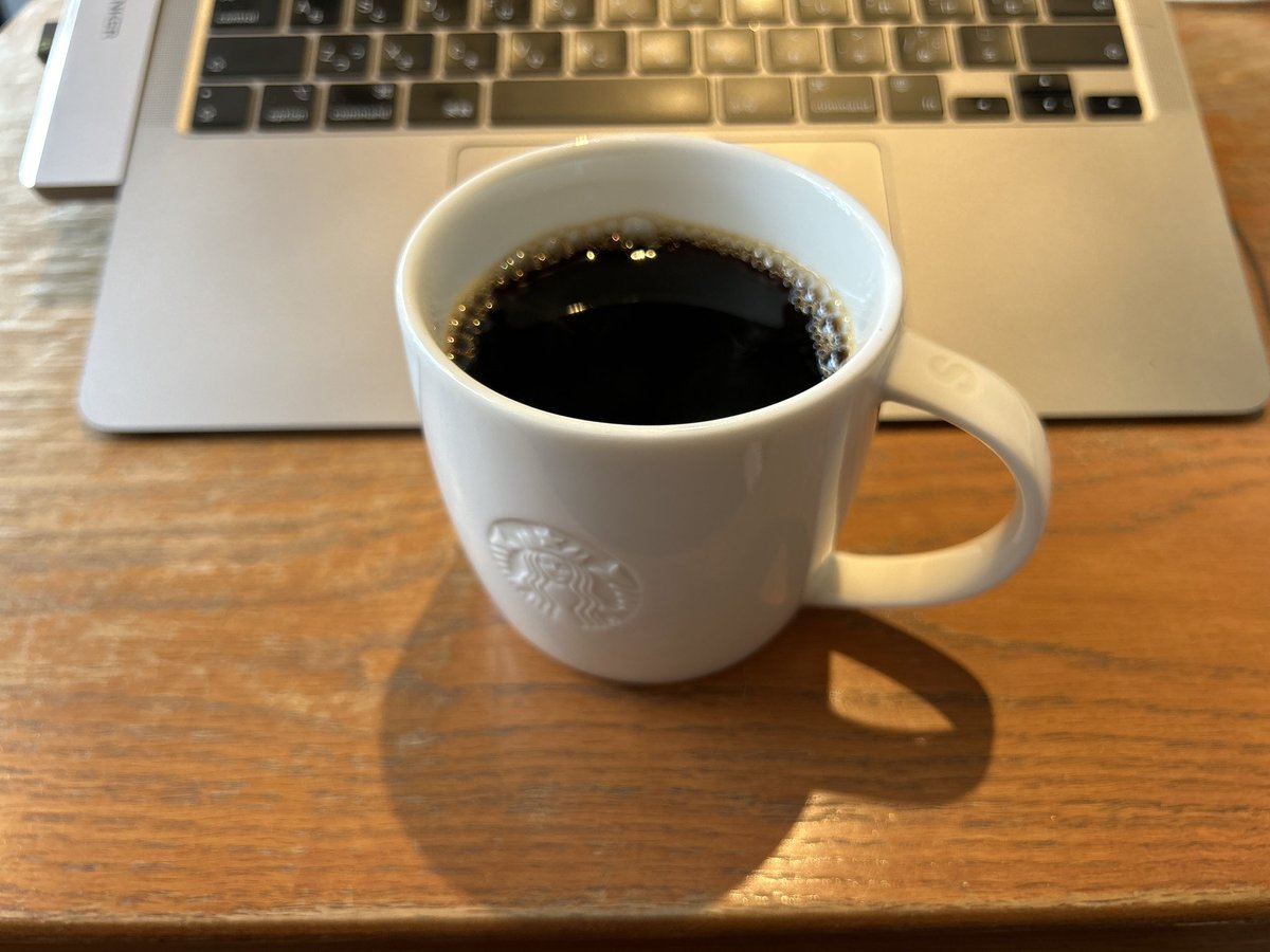 tanazawa35's tweet photo. ついスタバでMacをやってしまいました https://t.co/vGPWoI3sKr