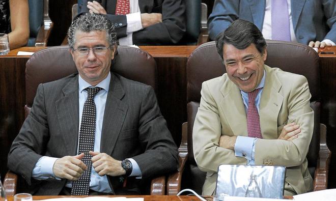Pascu113's tweet photo. @ppmadrid De Mafia en el PP de Madrid sois expertos. Y de putas, claro. https://t.co/Qic3H0YlTr