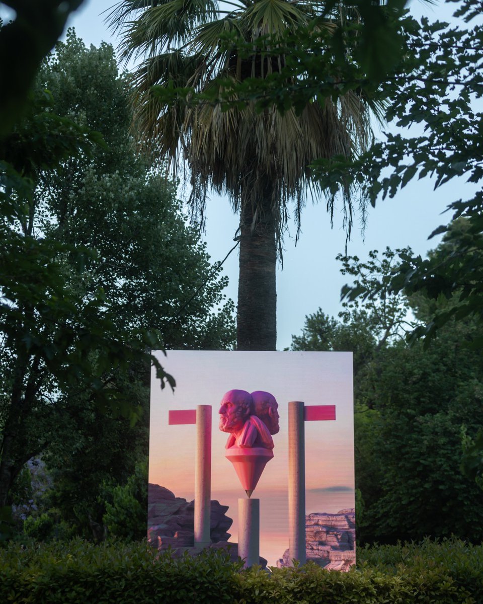 PLÁSΜΑΤΑ 3 @ Pedion tou Areos/#Athens
Step into a world where reality &amp; illusion blur in this surreal open-air exhibition by #OnassisStegi.
“We've met before, haven't we?”

🗓 27.05–15.06.2025 | Daily from 18:00 | Free
🔗 visitgreece.gr/events/exhibit…
📷 Pinelopi Gerasimou
#VisitGreece