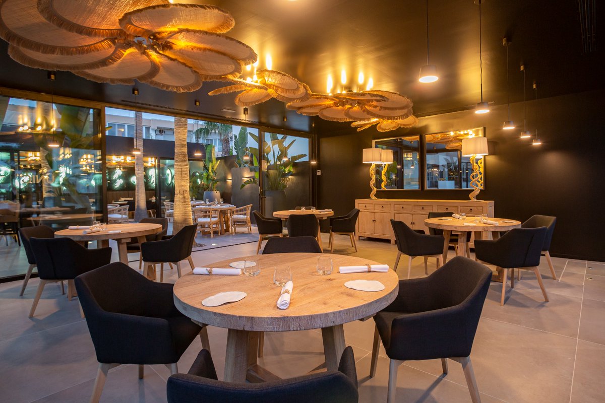 🇬🇧 Ibicenco essence in our main dining room, where you can enjoy the cuisine of David Grussaute.

Horario: Miércoles a Domingo, 19:30h-22:30h.
Reservas: unicrestaurantibiza.com y +34 971 30 45 26

#restauranteibiza #ibizarestaurant #restaurantesibiza