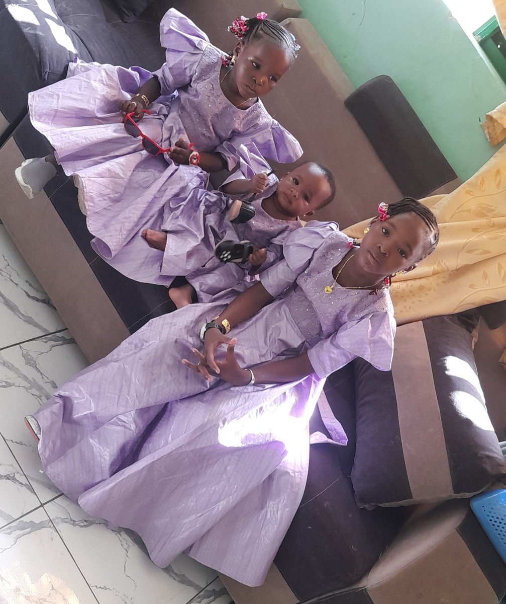 SidibePierre's tweet photo. Le Prophète Mohamed (psl) a dit "Quiconque est mis à l'épreuve devant élever des filles et les traite généreusement (avec bienveillance), alors ces filles lui serviront de bouclier contre le feu de l'Enfer."
Bonne fête d'Aïde-el-Kebir à toute la communauté musulmanes du monde ! https://t.co/cYv5gmzO83