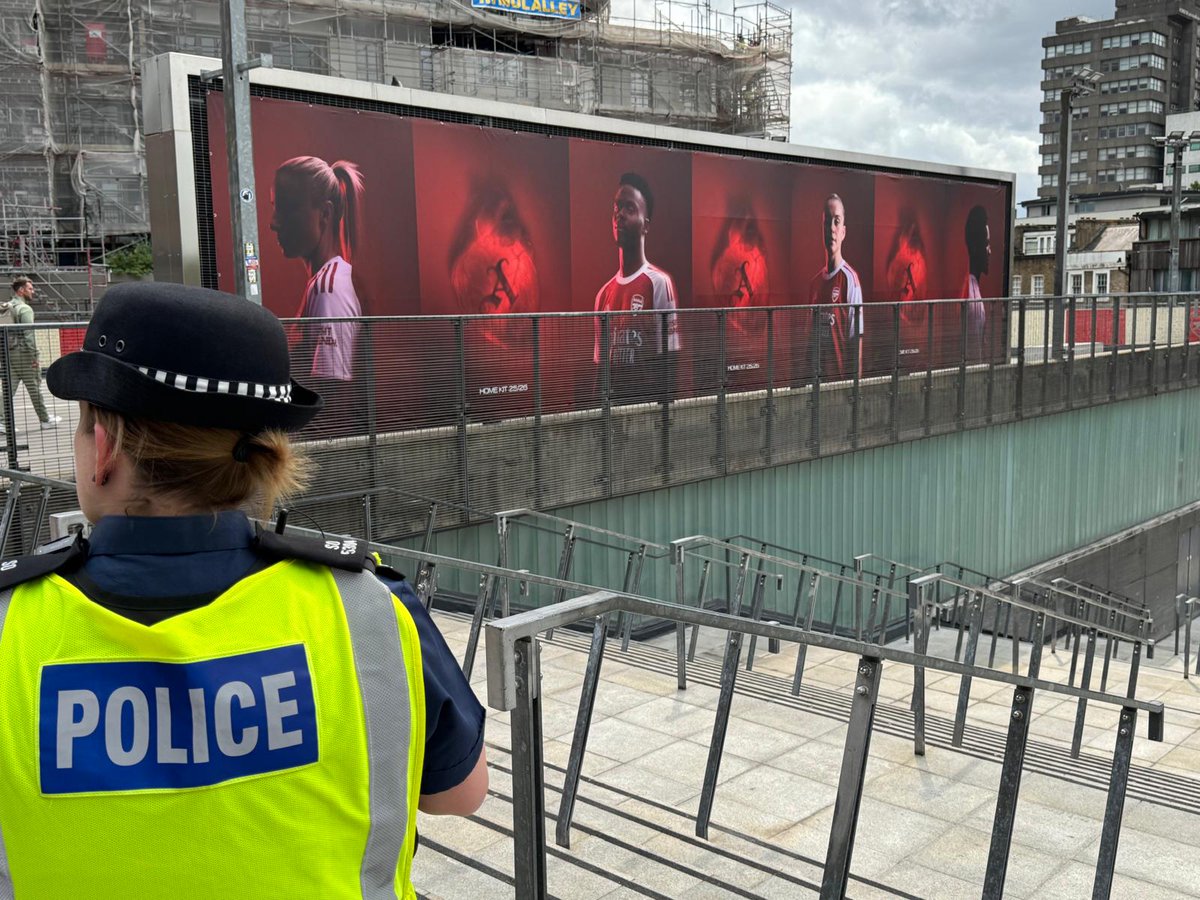 Specially trained #ProjectServator officers deployed around <a href="/Arsenal/">Arsenal</a> Emirates Stadium in the lead up to the Robbie Williams concerts. #BeSafeBeSound