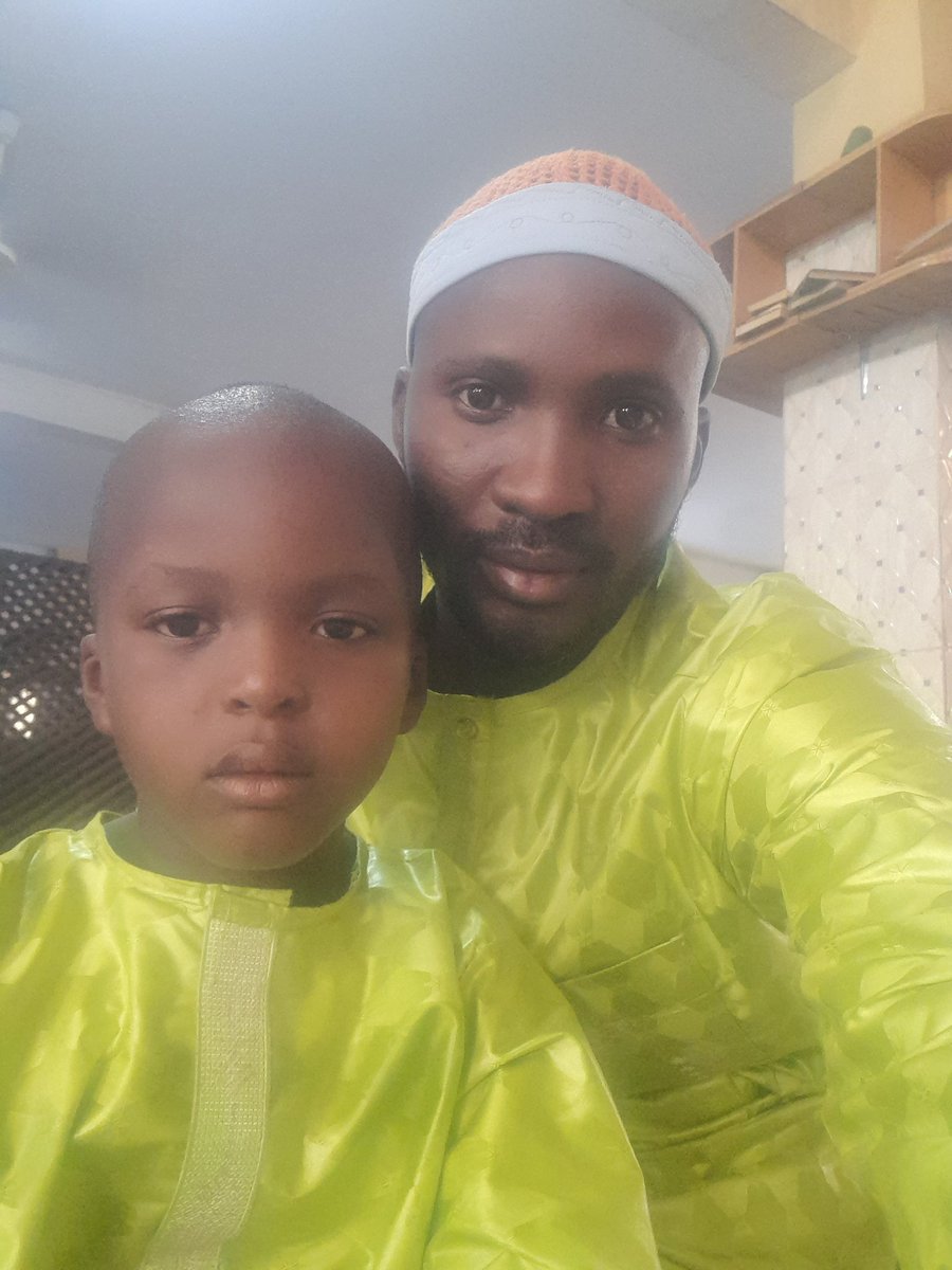 SidibePierre's tweet photo. Le Prophète Mohamed (psl) a dit "Quiconque est mis à l'épreuve devant élever des filles et les traite généreusement (avec bienveillance), alors ces filles lui serviront de bouclier contre le feu de l'Enfer."
Bonne fête d'Aïde-el-Kebir à toute la communauté musulmanes du monde ! https://t.co/cYv5gmzO83