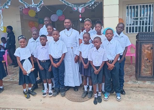 Last fall, the Rijken School in Kipushi, Congo initiated a catechism program for children who had expressed a desire to receive the sacrament of baptism and/or First Communion. #XaverianBrothersCongo