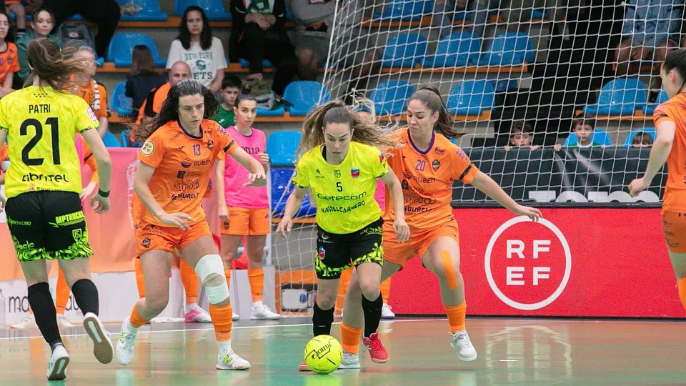 Futsal Corner (@futsalcorner_) on Twitter photo 🏆 Playoffs por el título
⚔️ Tercer (y definitivo) partido de semifinales
🟠⚫️ <a href="/burelafs/">CD Burela FS</a> 🆚 <a href="/futsi_atletico/">Futsi Atlético Navalcarnero</a> 🔴⚪️
⏰ Sábado 7 (11.00)
🏟️ Vista Alegre (Burela)
📺 Teledeporte 🏆 Playoffs por el título
⚔️ Tercer (y definitivo) partido de semifinales
🟠⚫️ <a href="/burelafs/">CD Burela FS</a> 🆚 <a href="/futsi_atletico/">Futsi Atlético Navalcarnero</a> 🔴⚪️
⏰ Sábado 7 (11.00)
🏟️ Vista Alegre (Burela)
📺 Teledeporte