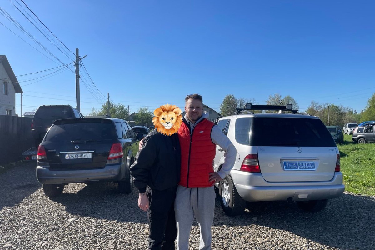 ReactFound's tweet image. 1/ Na zdjęciu obok naszego wolontariusza stoi Roman – żołnierz, mąż, ojciec. Walczył za innych. Dziś ze względu na przewlekłą chorobę sam potrzebuje pomocy.
🔗 zrzutka.pl/z/romanwalczyz…
#PomocDlaRomana #ReactFoundation #SolidarniZUkrainą #RomanNieJestSam #ZrzutkaDlaŻołnierza