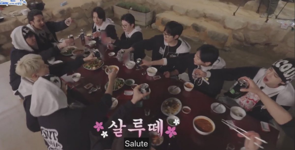 lovrehani's tweet photo. “a family that eats together, stays together.” ❤️‍🩹 https://t.co/TwAccjVhWv