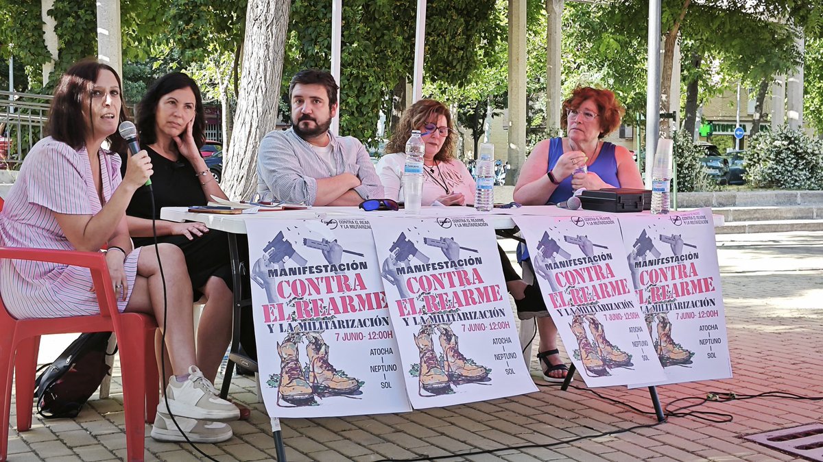 Ayer nos reunimos en la #plaza.
En #Orcasitas, barrio humilde de #Madrid, ejemplo de #lucha. Igual que la de las vecinas de #Villaverde que compartieron la suya.
Hablamos de #derechosvitales #ViviendaPublica #ServiciosPublicos, de cómo #AyusoTeQuitaLaVida y cómo #Almeida también.