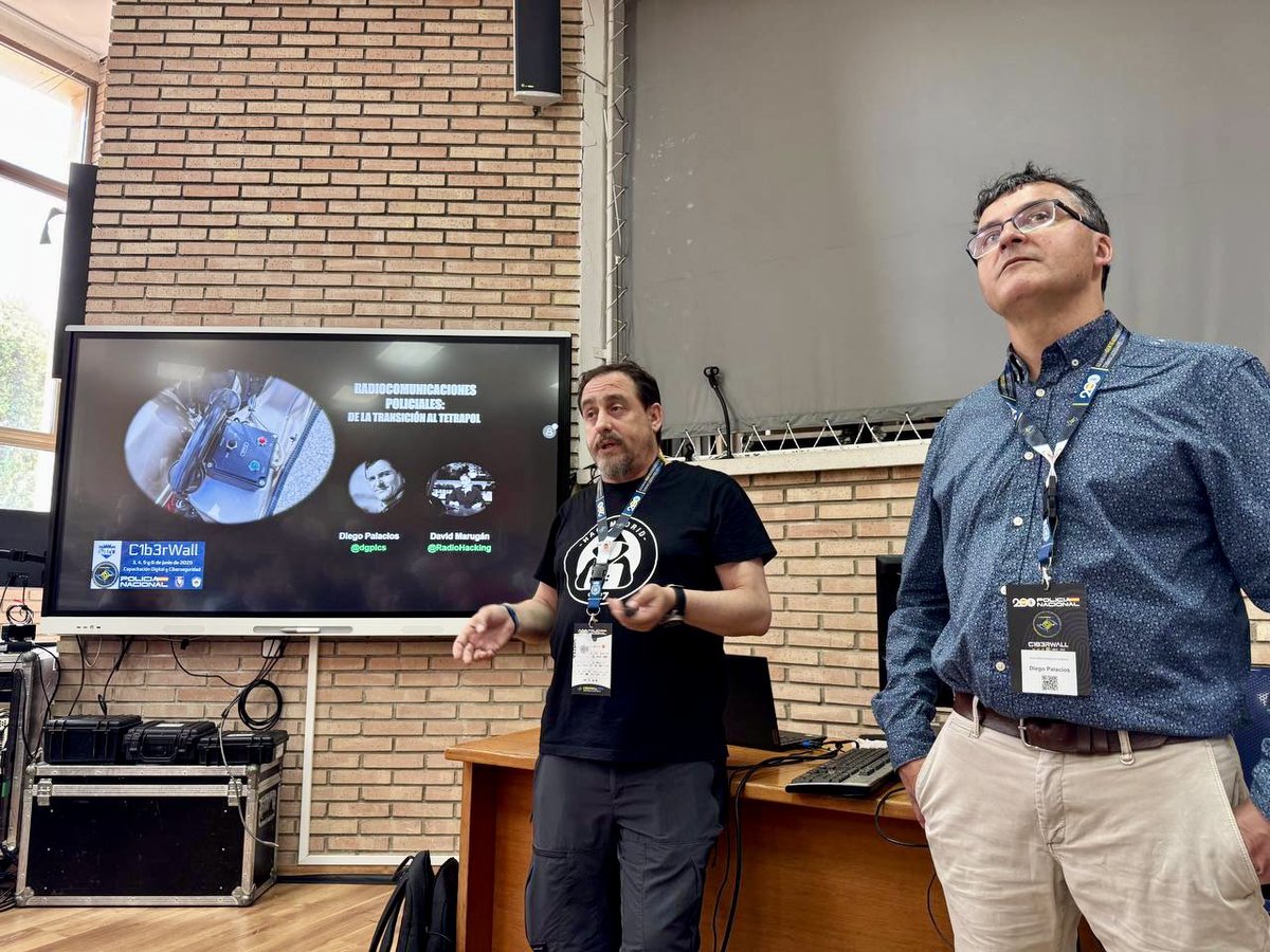 David Marugán (@radiohacking) on Twitter photo Mil gracias, compañeros de “viaje” 👏😊 #c1b3rwall <a href="/mateoganzuando/">mateoganzuando</a> <a href="/JoelSernaMoreno/">Joel Serna Moreno</a> <a href="/dgplcs/">Diego Palacios Cerez</a> Mil gracias, compañeros de “viaje” 👏😊 #c1b3rwall <a href="/mateoganzuando/">mateoganzuando</a> <a href="/JoelSernaMoreno/">Joel Serna Moreno</a> <a href="/dgplcs/">Diego Palacios Cerez</a>