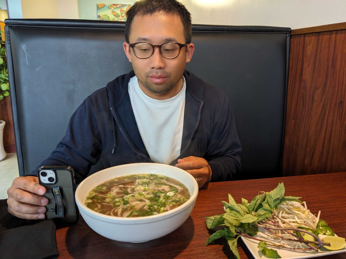 ac_planta's tweet photo. 美味しそうなベトナムフォー🍜🇻🇳ビッ���サイズが、アメリカって感じ🤤出張中でお疲れ顔だけど、残りも頑張れー！！🥳
#acplanta #skeepon #アクプランタ #スキーポン #アメリカ出張 #高温 #乾燥 https://t.co/eZoNiAzvaq