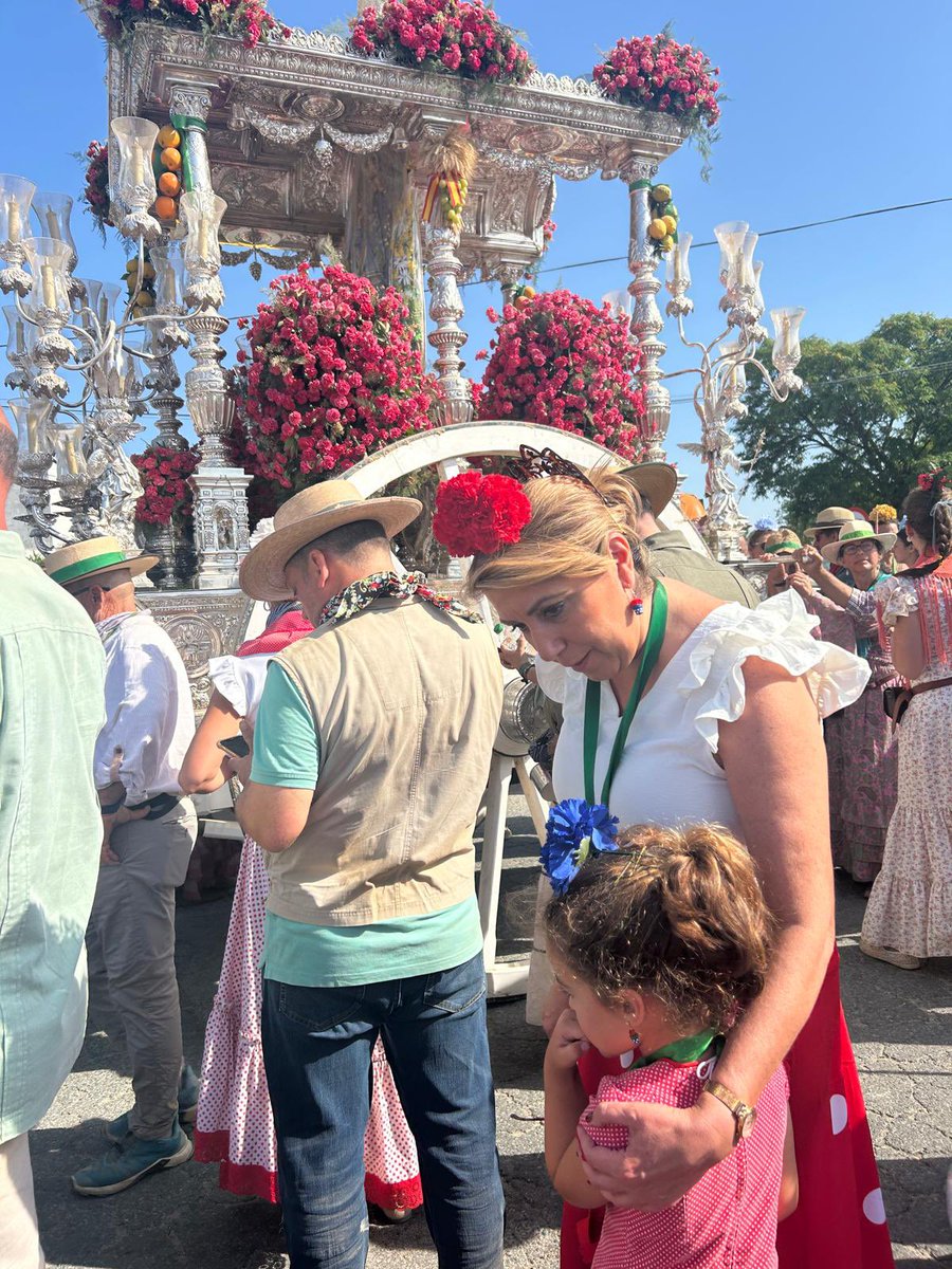 Con mi Rocío en camino del Rocío.
La peregrinación y el culto a la #VirgendelRocío es preservar fe, identidad y raíces. Une generaciones, refuerza valores, impulsa el alma del pueblo y mantiene viva una tradición que emociona, une y da sentido a miles de corazones cada año. ❤️
