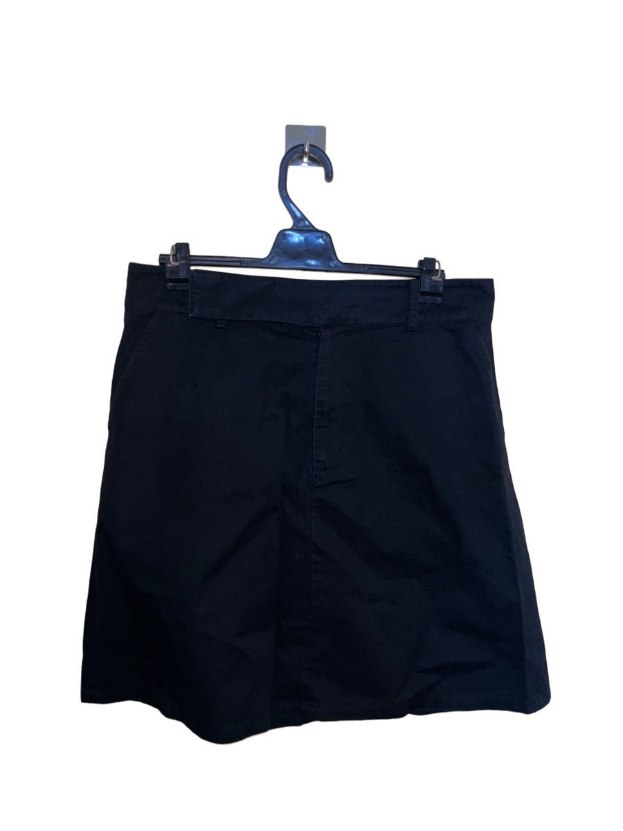 rikichims's tweet photo. thrifted h&amp;m black skirt
size 29 to 31 waistline
₱100 https://t.co/yKvmPY2BtB