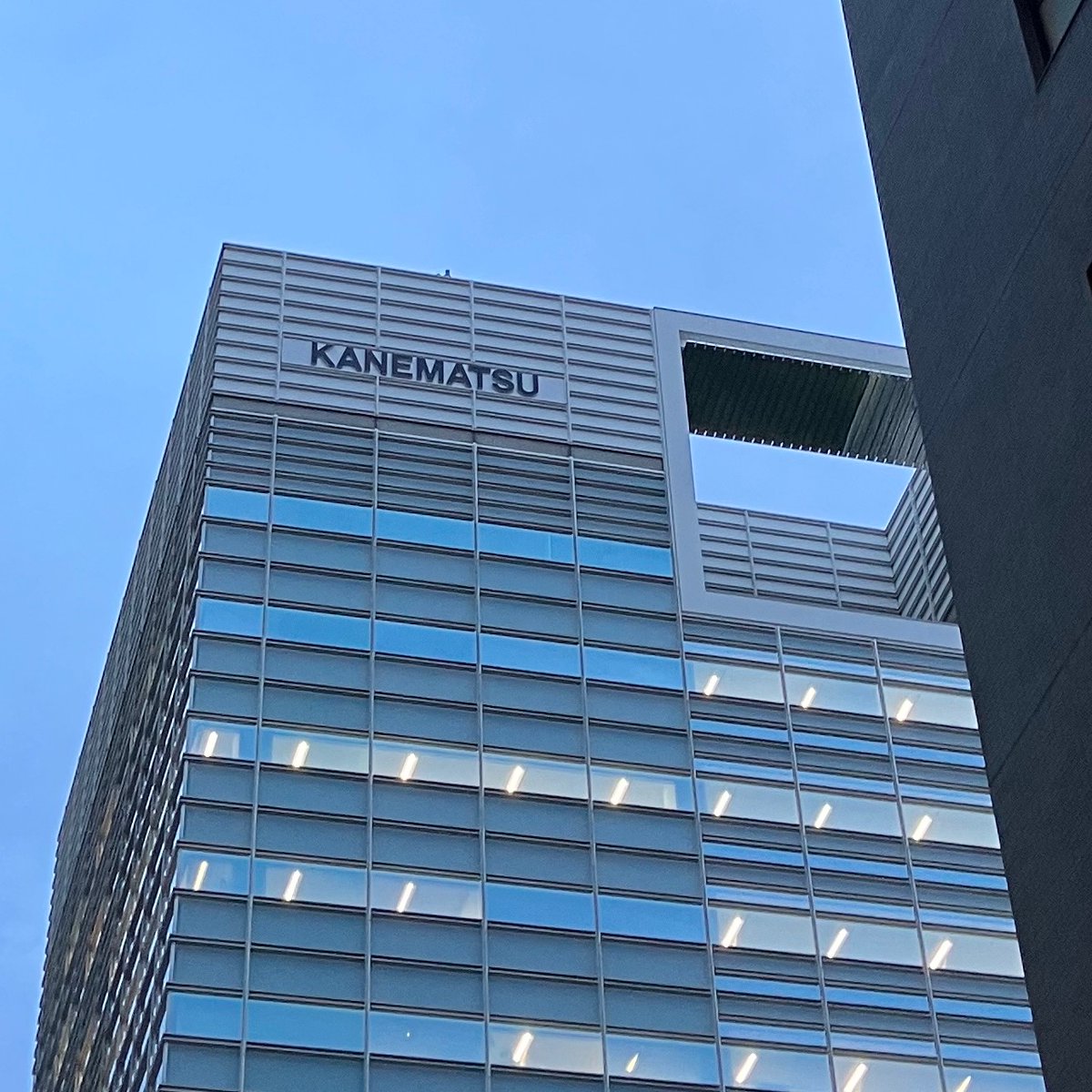 bigboss_rutgers's tweet image. 今週も無事に終了しました😎👍
疲れたねぇ🫲😩🫱
久しぶり登場のロバートデニーロ☝️🤣
まぬある車((🤛からオートマ車((👊))へ
チェンジして帰るざんす🤗
サバイバルの街、また来週👋😎
なんか金曜日はドキドキする💓

何もないですが…😭

#オートマ車
#大手町
#ロバートデニーロ
#ドキドキ