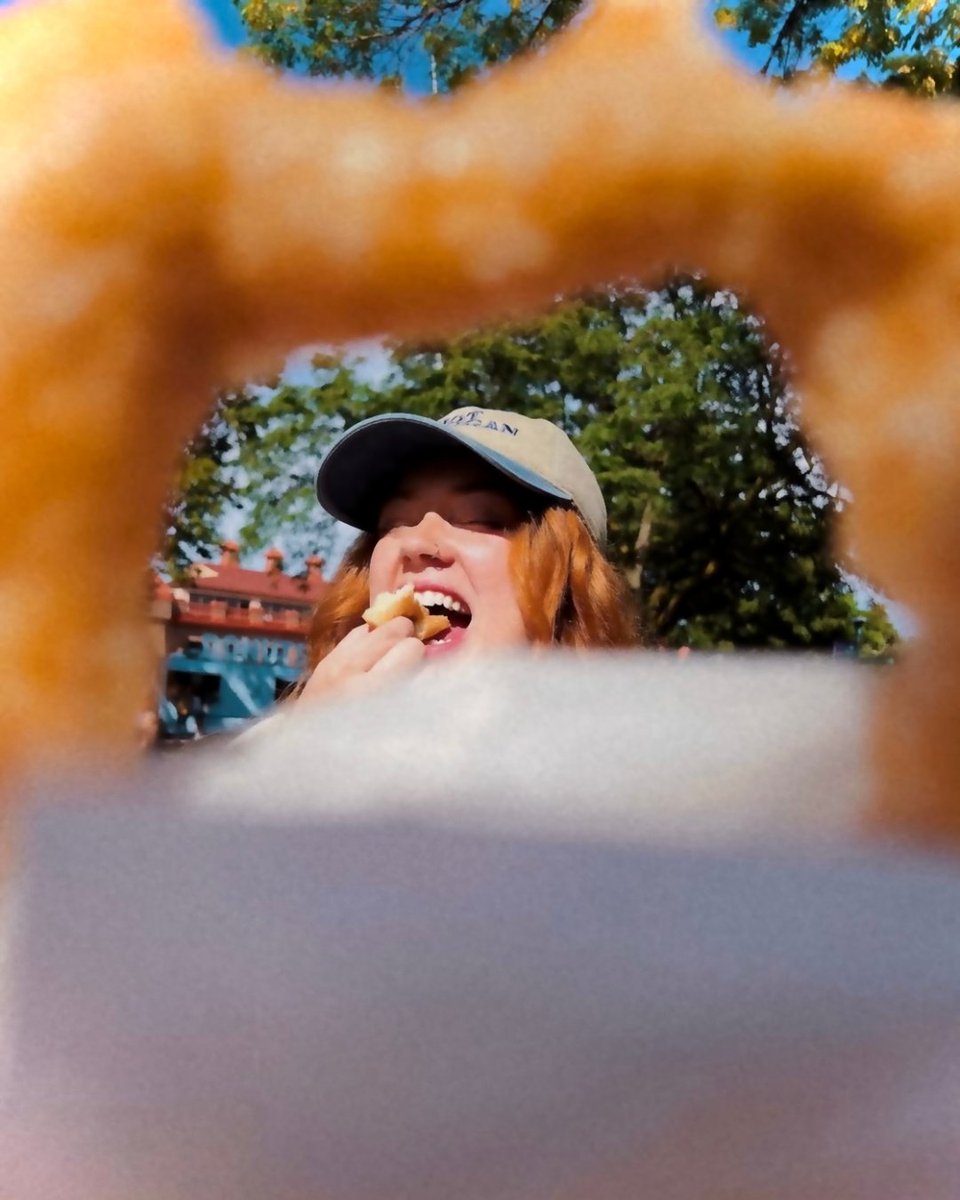 mnstatefair's tweet image. Donuts this good deserve a day of their own! 🍩😋 #NationalDonutDay
📸 via IG: urfavdogandcatmom, bridgetebenson, mollyaharris8, rachelkeiko_