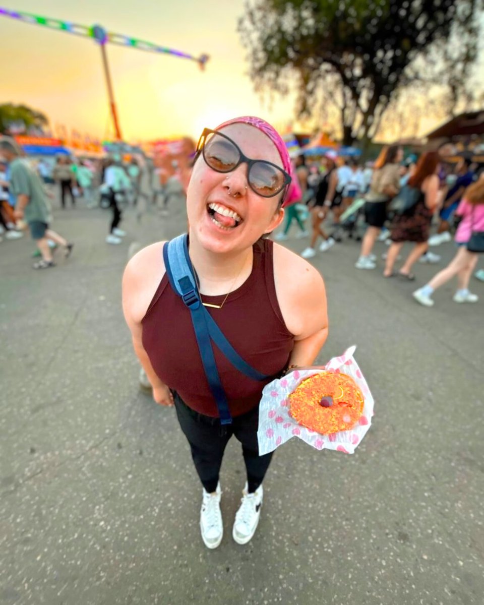 mnstatefair's tweet image. Donuts this good deserve a day of their own! 🍩😋 #NationalDonutDay
📸 via IG: urfavdogandcatmom, bridgetebenson, mollyaharris8, rachelkeiko_
