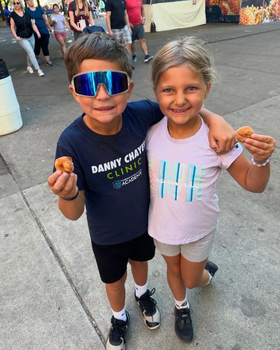 mnstatefair's tweet image. Donuts this good deserve a day of their own! 🍩😋 #NationalDonutDay
📸 via IG: urfavdogandcatmom, bridgetebenson, mollyaharris8, rachelkeiko_