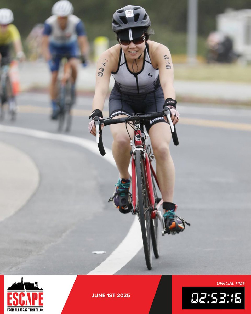 xujennyc's tweet image. Jumped off a boat into SF Bay to face pre-launch jitters! 💪
Finished my first tri: Escape from Alcatraz — 2:53, 11th in my age group, 36th woman.

Rough swim, slow bike, strong run (5th in age group).

If founder stress gets to you… a triathlon clears the mind!