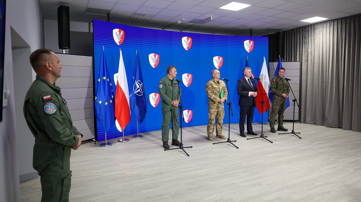 Ministerstwo Obrony Narodowej 🇵🇱 (@mon_gov_pl) on Twitter photo W piątek, 6 czerwca 2025 r., w Wojskowym Centrum Edukacji Obywatelskiej w #Warszawa, odbył się briefing prasowy <a href="/pawelbejda/">Paweł Bejda</a>, sekretarza stanu w MON, gen. <a href="/wieslawkukula/">Wiesław Kukuła</a>, szefa <a href="/SztabGenWP/">Sztab Generalny WP</a>, gen. dyw. pilota Cezarego Wiśniewskiego, zastępcy dowódcy Generalnego Rodzajów Sił W piątek, 6 czerwca 2025 r., w Wojskowym Centrum Edukacji Obywatelskiej w #Warszawa, odbył się briefing prasowy <a href="/pawelbejda/">Paweł Bejda</a>, sekretarza stanu w MON, gen. <a href="/wieslawkukula/">Wiesław Kukuła</a>, szefa <a href="/SztabGenWP/">Sztab Generalny WP</a>, gen. dyw. pilota Cezarego Wiśniewskiego, zastępcy dowódcy Generalnego Rodzajów Sił