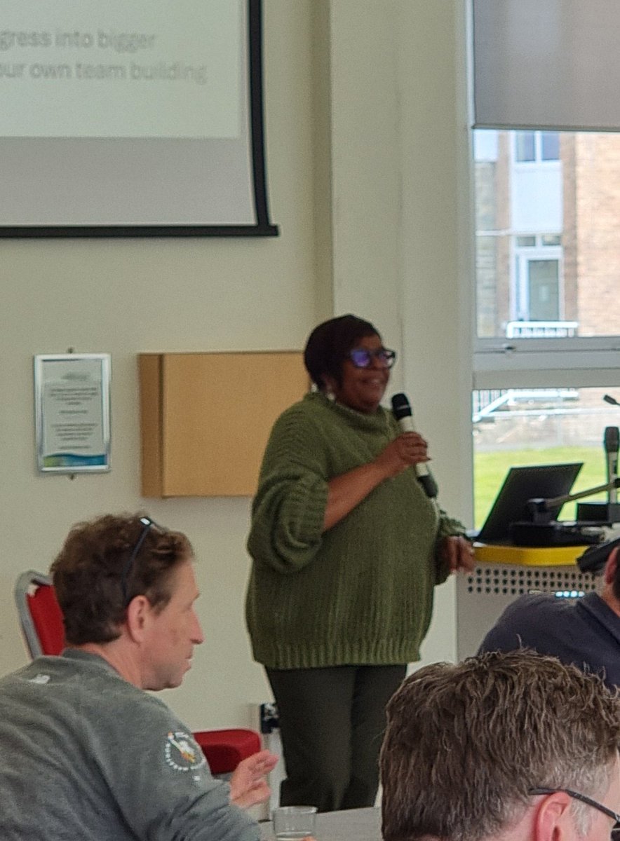 welshcrucible's tweet image. Wrapping up with our fabulous facilitator Kemi Oladapo leading the discussion on leveraging networks, unlikely collaborations, and diversity in research teams. #crucible25 #crwsiblcymru