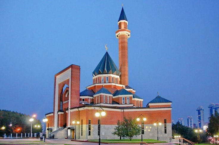 Всех мусульман с праздником Ид аль-Адха! Пусть Всевышний примет молитвы, все добрые дела и жертвоприношения!
Мира, добра и благополучия всем!