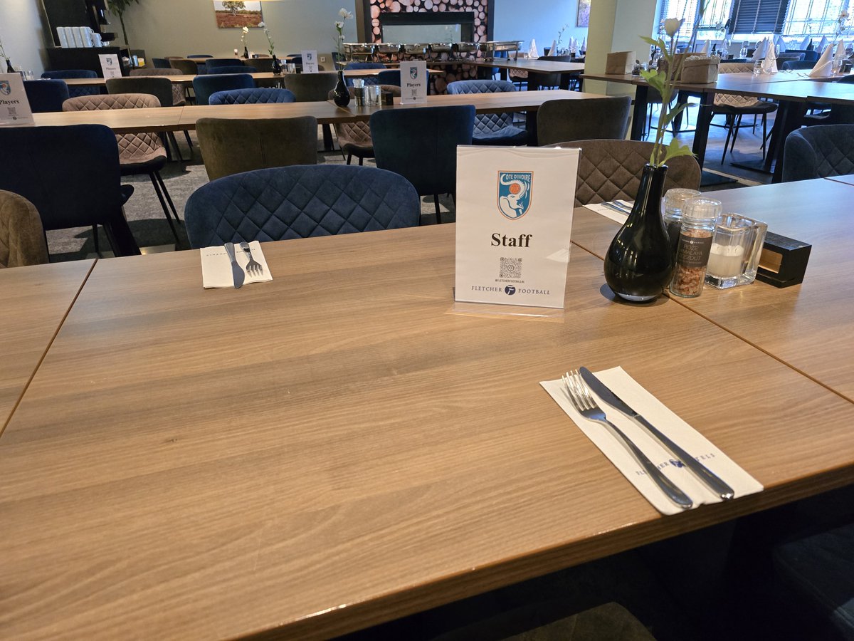 Afgelopen dagen verbleef 𝐉𝐨𝐧𝐠 <a href="/FIFCI_tweet/">FIF 🇨🇮🐘</a> bij Fletcher Hotel De Zeegser Duinen.

Vanavond speelt Jong Ivoorkust tegen Jong Oranje⚽

Wij wensen het team veel succes vanavond met de wedstrijd!💪

#NEDIVO #cotedivoire #JongOranje #Euroborg #U21EURO #OnsOranje #fletcherfootball