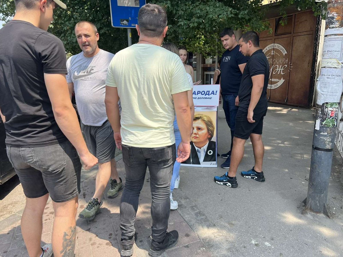 Прикупљамо потписе за Народну иницијативу за смену Загорке Доловац широм Србије! 

Потпиши и ти! 

У ИМЕ НАРОДА! ЗА СМЕНУ ЗАГОРКЕ ДОЛОВАЦ!

📍Смедерево