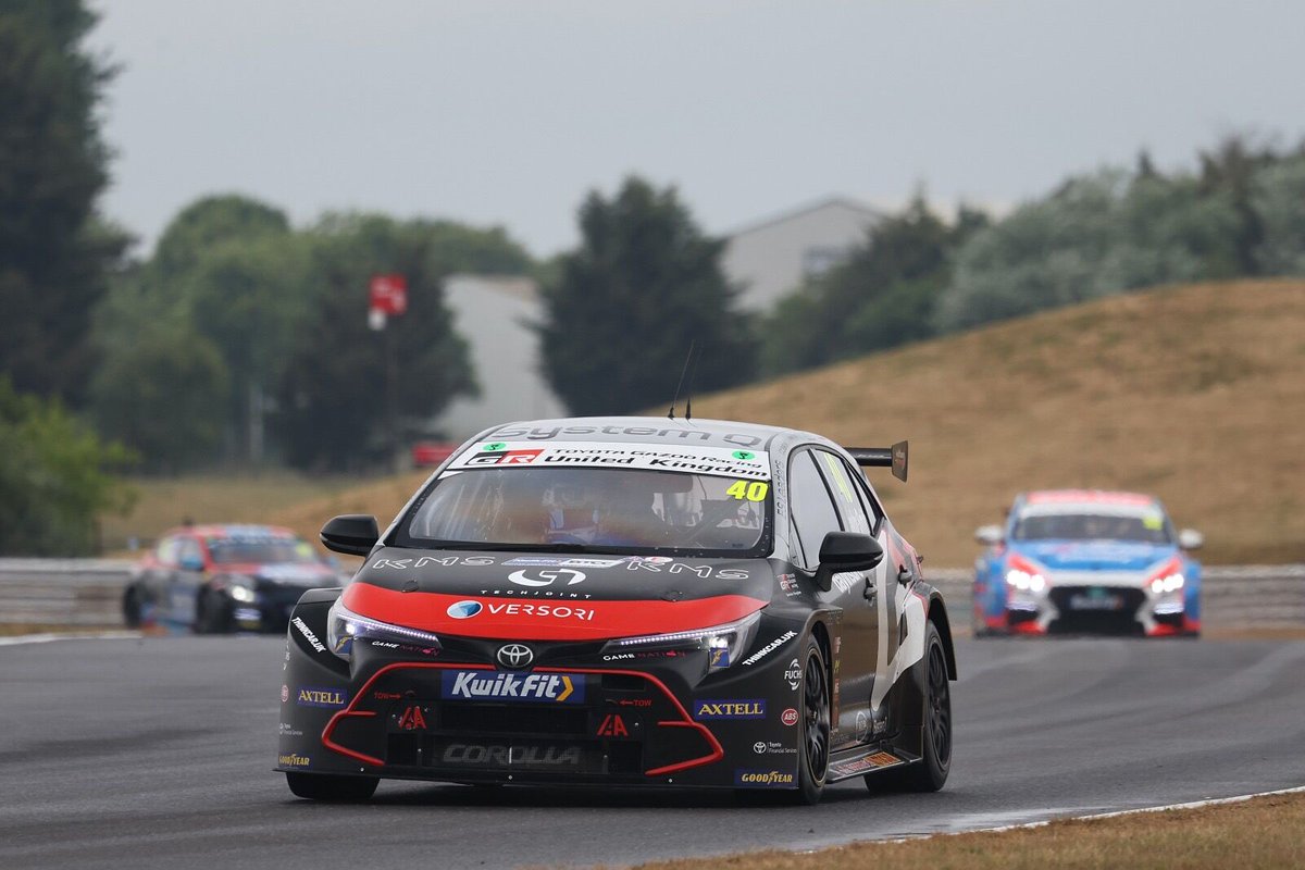 We're at Thruxton with the BTCC 🏁

The UK's fastest track, as well as Árón's favourite on the calendar (and ours). We'll be cheering Árón on from the trackside this weekend. Don't worry, we'll keep you updated!

Stay tuned for updates throughout the weekend.