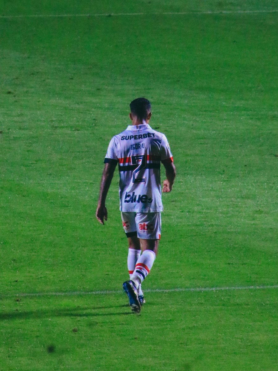 🤔🇾🇪PERGUNTA:

Com a provável ida de Igor Vinicius ao rival de Itaquera, ele sai pela porta dos fundos ou pela porta da frente do tricolor?

Por aqui ele teve 7 gols e 23 assistências em 7 temporadas e conquistou 3 títulos.

Opinião do adm aqui: sai pela porta da frente, valeu