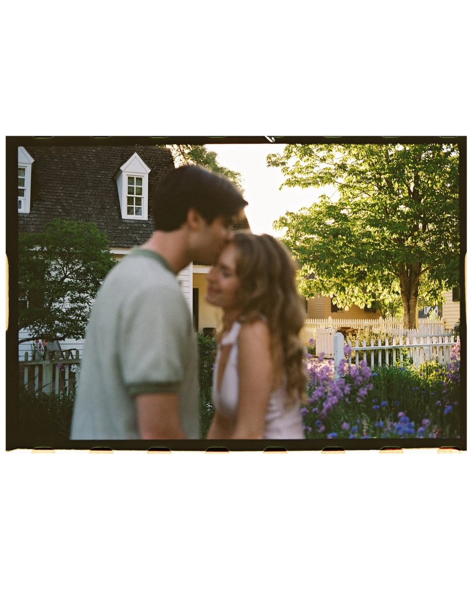 The kind of moments you can't retake — and wouldn't want to. 

All shot on Contax G1 Porta 400 by @sadielynnfilms

#film #filmcamera #weddingfilm #lifestylefilm #youngcouple #love #photography #weddingphotography #instadog #dogs #familyphoto #lifestyleblog