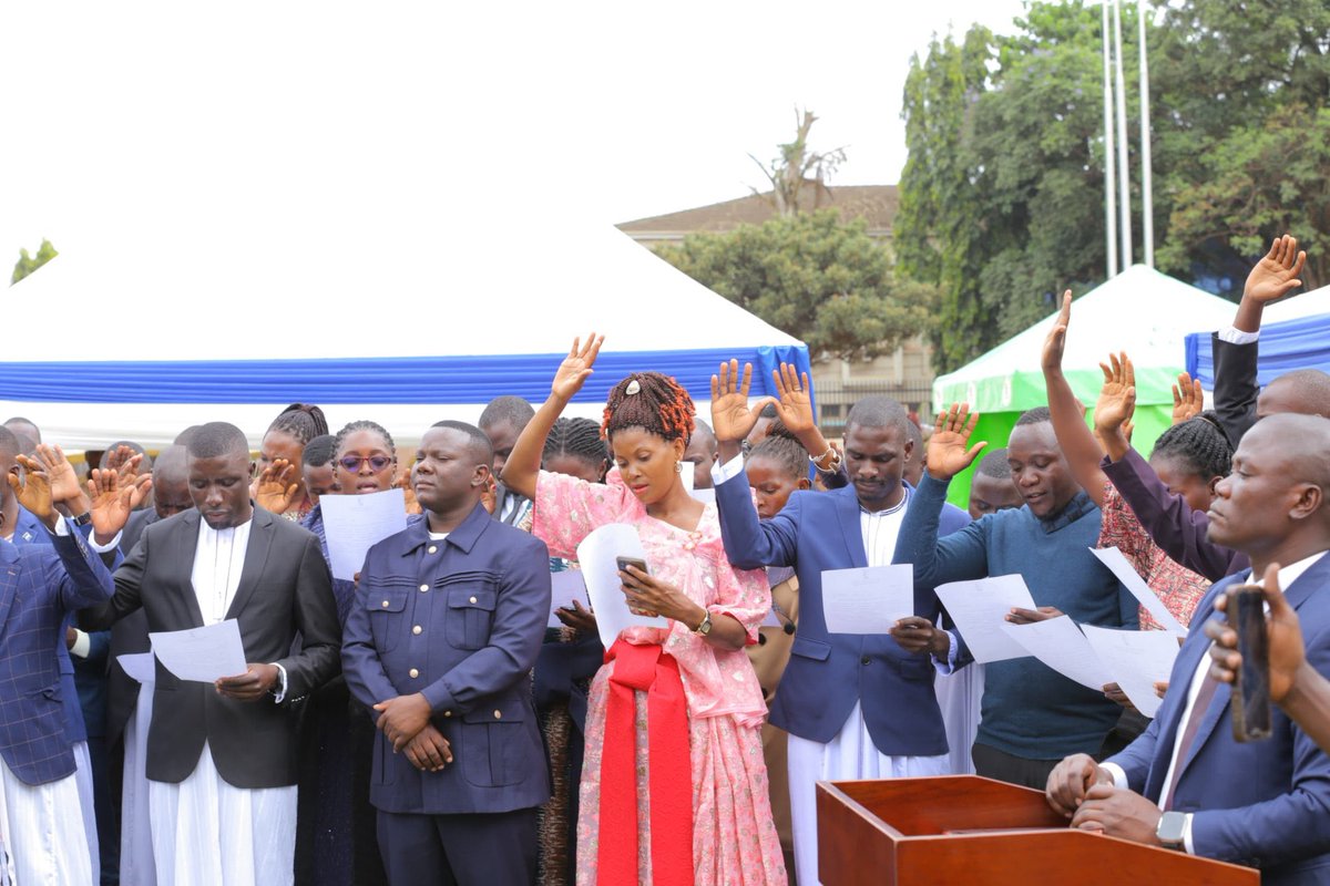 NicholasMugume1's tweet image. I joined the swearing inn ceremony of the Buganda youth council at bulange mengo presided over by the katikiro @cpmayiga & Kingdom minister of Youth, sports & creatives. Tooro & Buganda share strong historical ties that our generation carries on. Congratulations leaders