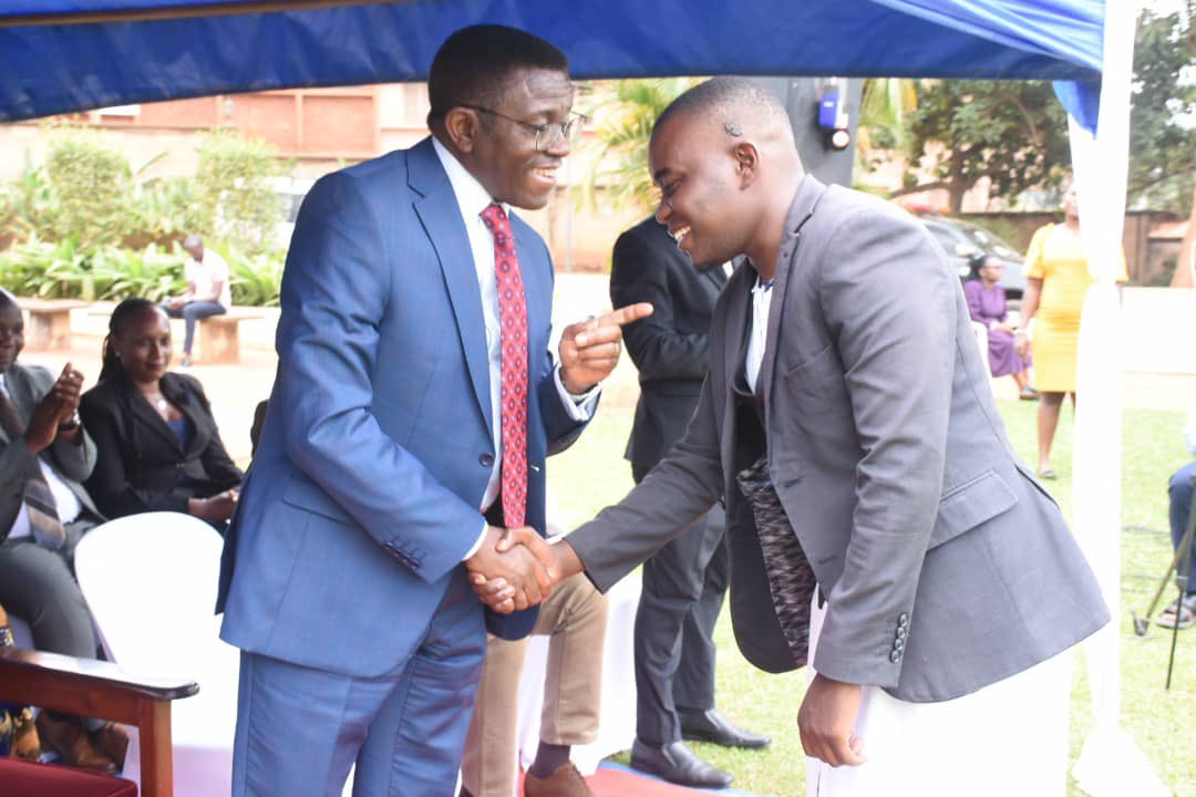 NicholasMugume1's tweet image. I joined the swearing inn ceremony of the Buganda youth council at bulange mengo presided over by the katikiro @cpmayiga & Kingdom minister of Youth, sports & creatives. Tooro & Buganda share strong historical ties that our generation carries on. Congratulations leaders