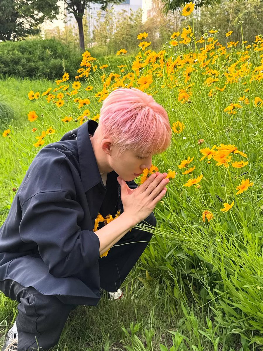 khbsource's tweet photo. 250506 tobiinwonderland ig update https://t.co/plB1uVAlzX