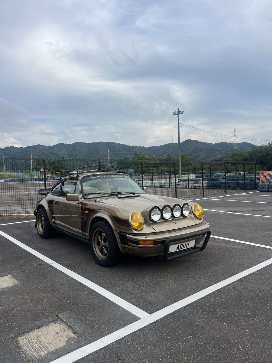 今日は🇭🇰からの友達がオフロードスタイルのポルシェで幸田サーキットに来て、一緒にカートをしました！日本でこの車でロードトリップするの、なかなか珍しくて面白いです🤣