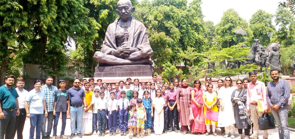 Today, an enthusiastic group of students accompanied by faculty from Devbhoomi International Public School, Rohini, Delhi visited the iconic Parliament House🇮🇳, Samvidhan Sadan, and Prerna Sthal, as part of a study visit organised by <a href="/LokSabha_PRIDE/">PRIDE | LOK SABHA SECRETARIAT</a>.

#ParliamentVisit #Students