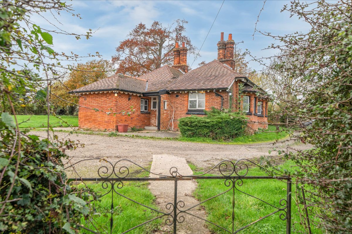 * PRICE REDUCTION * -  The Corn Barn, Dunmow - mailchi.mp/whirledgeandno…